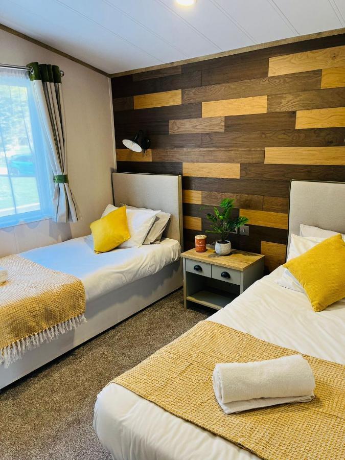 יורק Barakah Lodge With Hot Tub מראה חיצוני תמונה