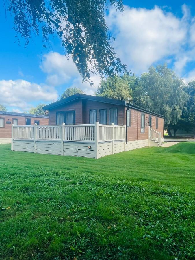 יורק Barakah Lodge With Hot Tub מראה חיצוני תמונה
